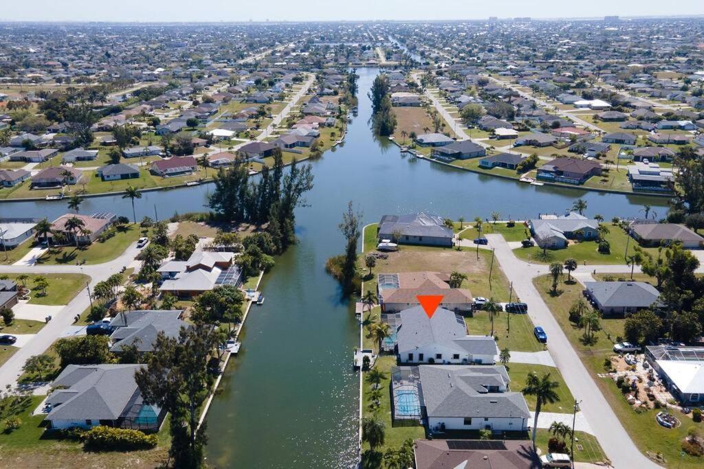 Luxury Waterfront Haven In Cape Coral - Dog-Friendly Escape With Private Pool Exterior foto
