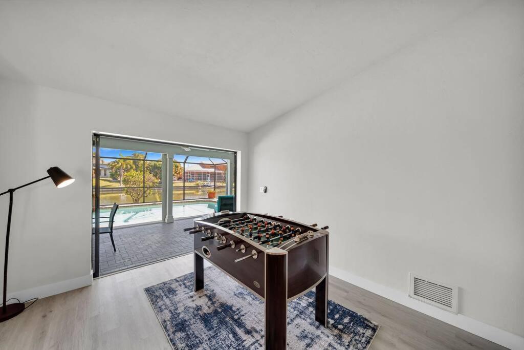Luxury Waterfront Haven In Cape Coral - Dog-Friendly Escape With Private Pool Exterior foto