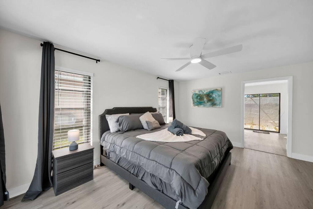 Luxury Waterfront Haven In Cape Coral - Dog-Friendly Escape With Private Pool Exterior foto